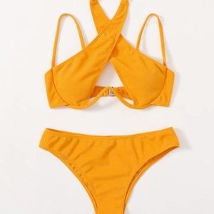 Selling 2 piece bikini set